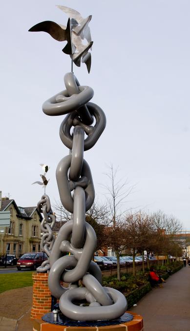 St George's Park, Great Yarmouth:Forged chain park entrance by Nigel Barnett and Ros Newman